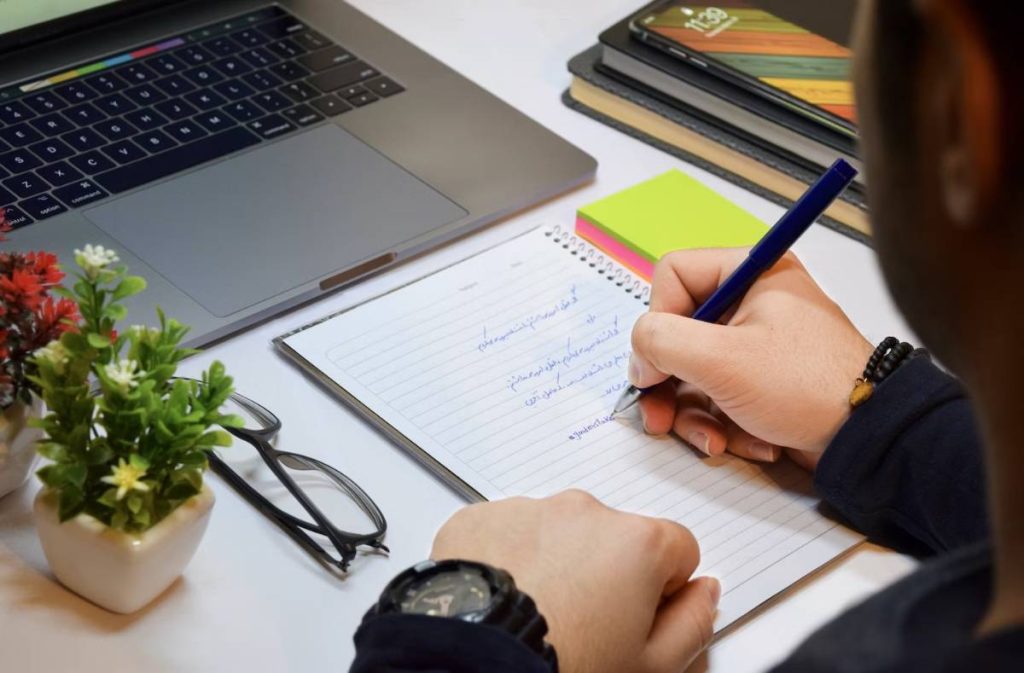 Berkenalan dengan Profesi Penerjemah Tersumpah