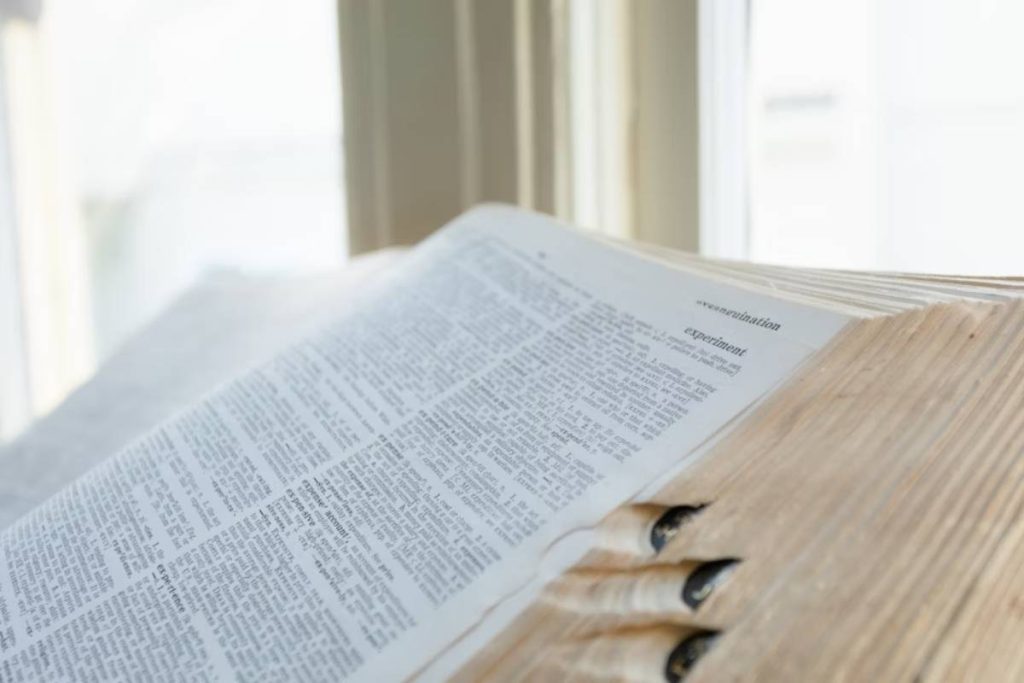Tips Memilih Menjadi Penerjemah Tersumpah Bahasa Inggris Profesional
