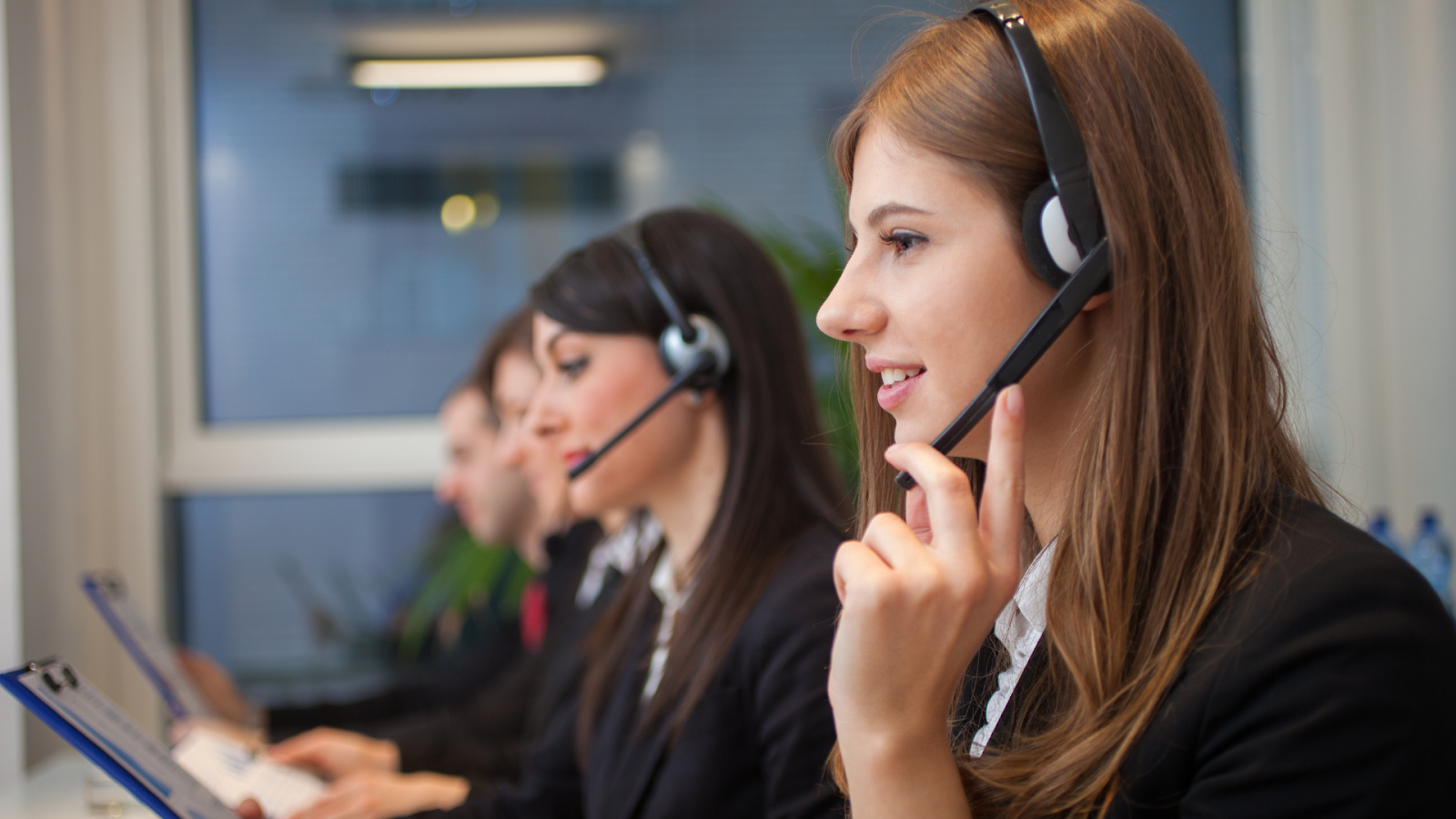 Interpreter Adalah: Definisi, Jenis, dan Skill yang Harus Dimiliki